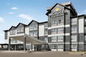 Отель Microtel Inn & Suites by Wyndham Estevan  Эстеван